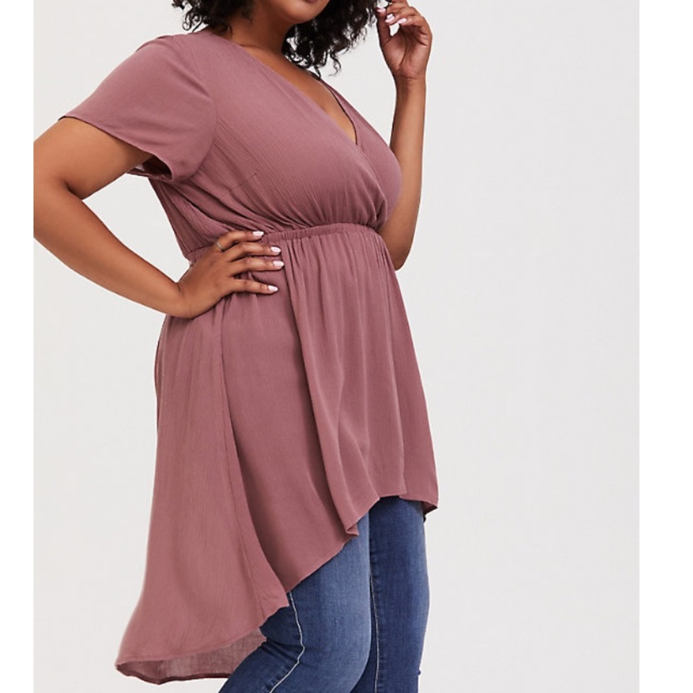 CRINKLE GAUZE SURPLICE HI-LO BABYDOLL TUNIC torrid - Picture 2 of 8